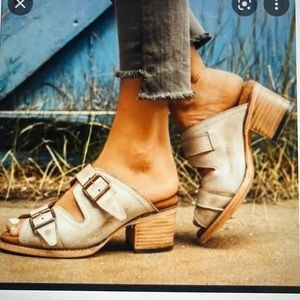 Freebird By Steven Caprice distressed Leather Buckle sandals Size 12